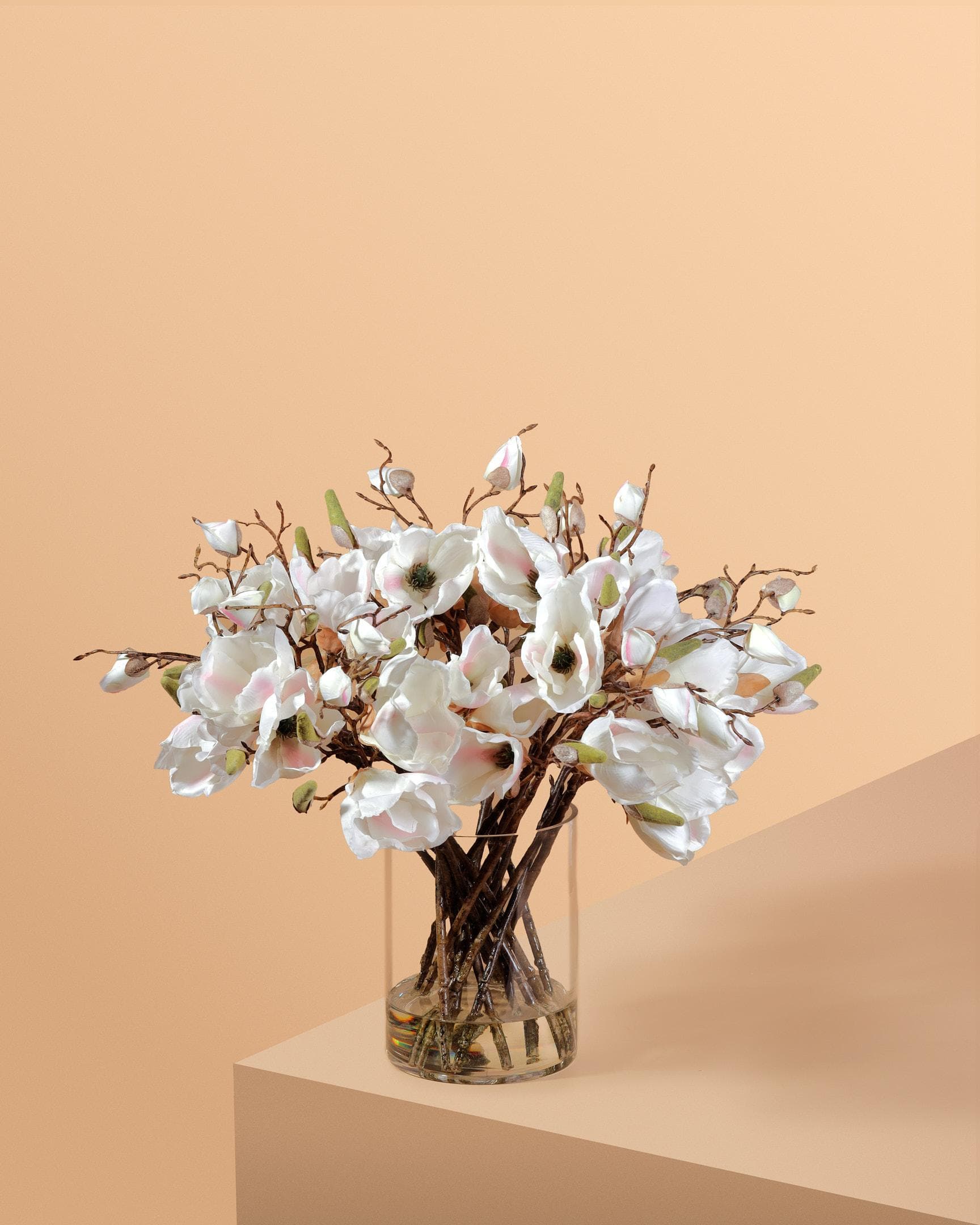 XL Magnolia in glass vase